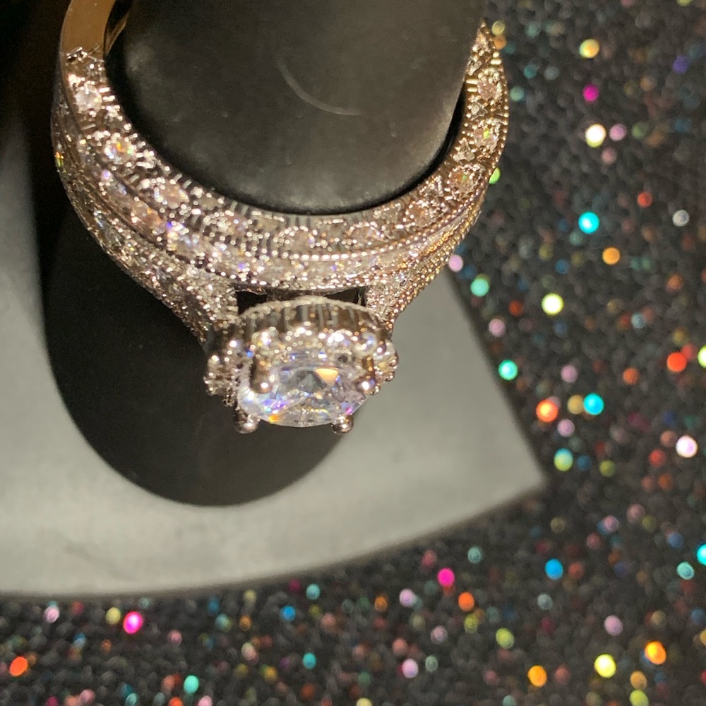 Size 8 halo round brilliant vintage ring